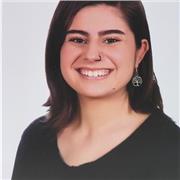 Profesora apta para dar clases a alumnos de ESO y bachillerato, en asignaturas como euskera, filosofía y artes escénicas.